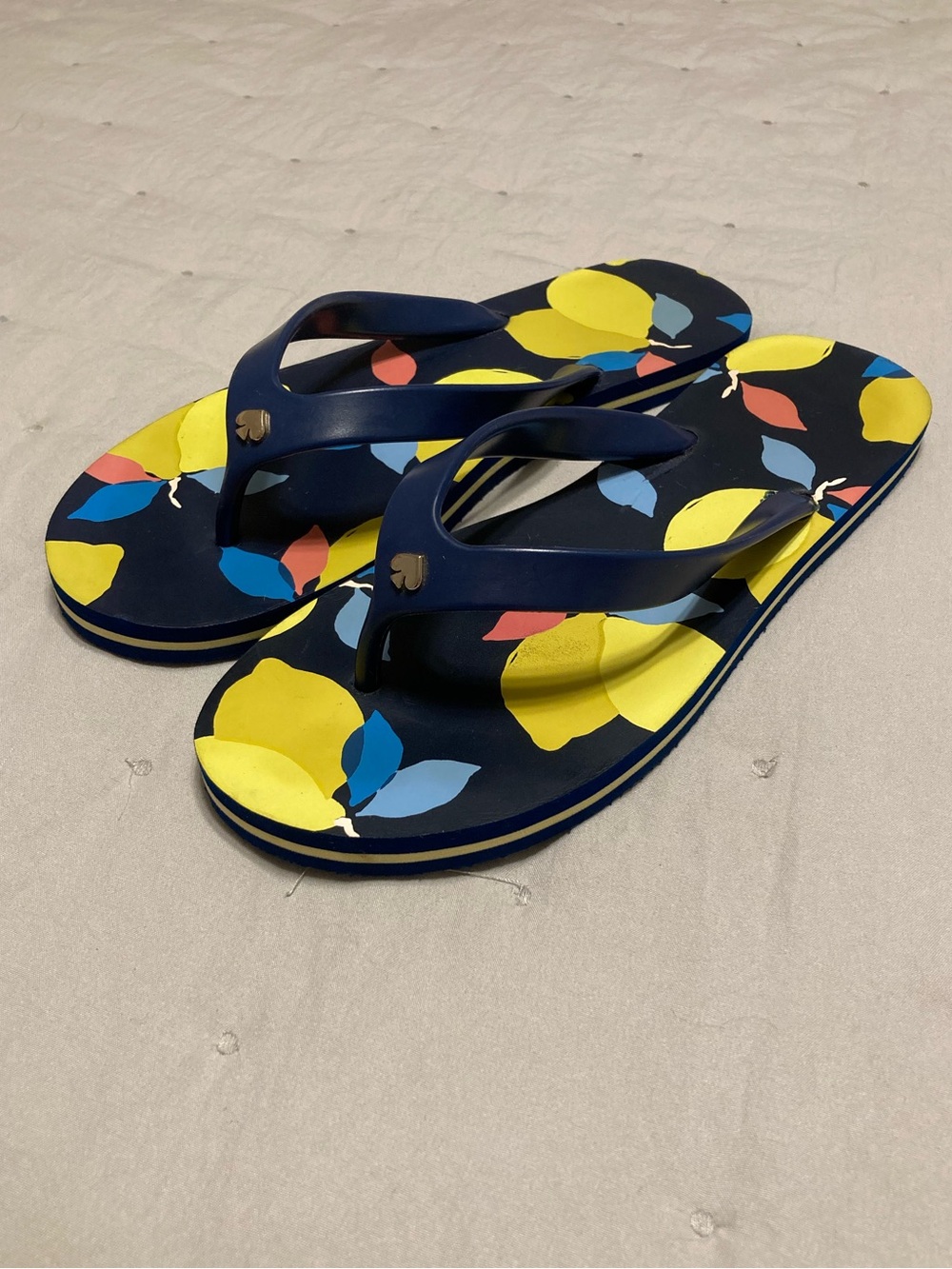 Kate Spade New York Navy Lemon Zest Print Flip Flop Sandals Size L 9/10